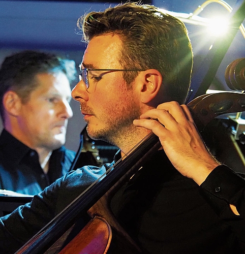 Der Aargauer Cellist Benjamin Nyffenegger, Jahrgang 1984, ist stellvertretender Solocellist des Tonhalle-Orchesters Zürich. Der Aargauer Cellist Benjamin Nyffenegger, Jahrgang 1984, ist stellvertretender Solocellist des Tonhalle-Orchesters Zürich.