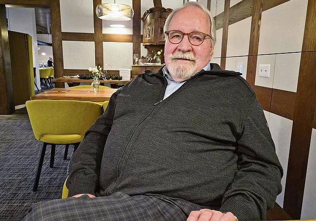 Arthur Ebnöther, langjähriges Behördenmitglied, geniesst den Ruhestand. Aber abgekoppelt hat er sich nicht. (Bild Werner Schneiter)