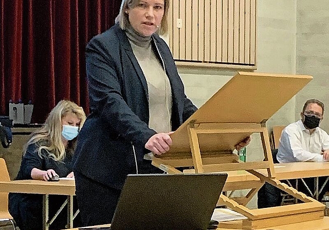 Gemeinderätin Nicole Doppler konnte der Gemeinde ein ausgeglichenes Budget 2022 präsentieren. (Bild Stefan Schneiter)