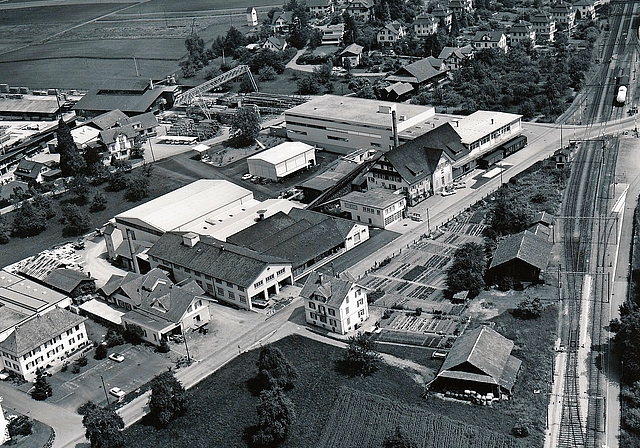 Die OVA hatte ihren Standort auf dem Areal gegenüber der stillgelegten Bierbrauerei Winkelmann, nur wenige Schritte vom Bahnhof Affoltern entfernt. (Bilder Ortsmuseum Affoltern)