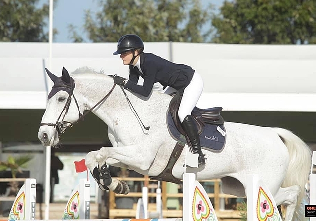 2020 bestritt Elin Ott im CSIO Vilamoura (Portugal) ihren ersten Nationenpreis bei der Elite mit dem Pferd Remix. (Bild zvg.)