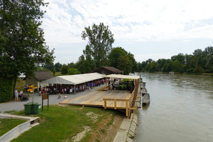 1. August-Feier beim Pontonier-Haus in Ottenbach. (Bild Livia Häberling)