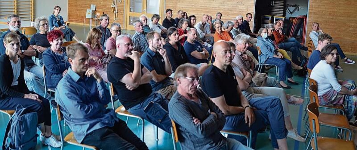 Reges Interesse an der räumlichen Entwicklung des Dorfs Rifferswil. (Bilder Thomas Stöckli)