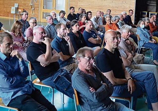 Reges Interesse an der räumlichen Entwicklung des Dorfs Rifferswil. (Bilder Thomas Stöckli)