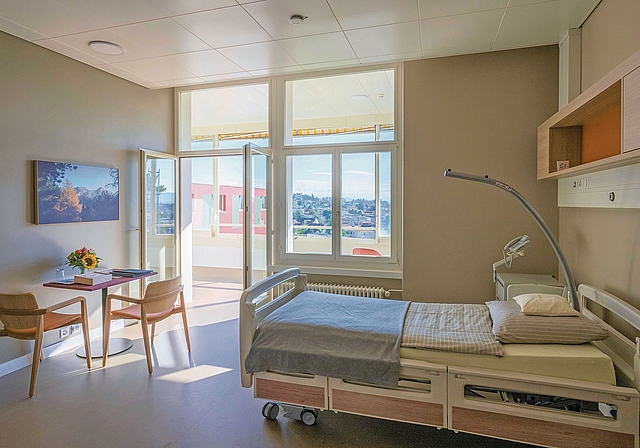 Psychiatrie, Altersmedizin und Palliative Care sind die zentralen Pfeiler des Spitals Affoltern. Im Bild ein Zimmer der Delir Unit, der Spezialabteilung für verwirrte Patientinnen und Patienten. (Bild zvg / Spital Affoltern)