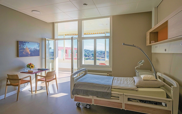 Psychiatrie, Altersmedizin und Palliative Care sind die zentralen Pfeiler des Spitals Affoltern. Im Bild ein Zimmer der Delir Unit, der Spezialabteilung für verwirrte Patientinnen und Patienten. (Bild zvg / Spital Affoltern)