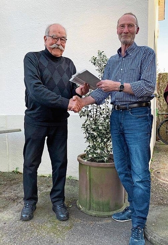 Hans Fässler (links) übergibt das Präsidium an Bruno Wiederkehr.
         
         
            
               (Bild zvg)