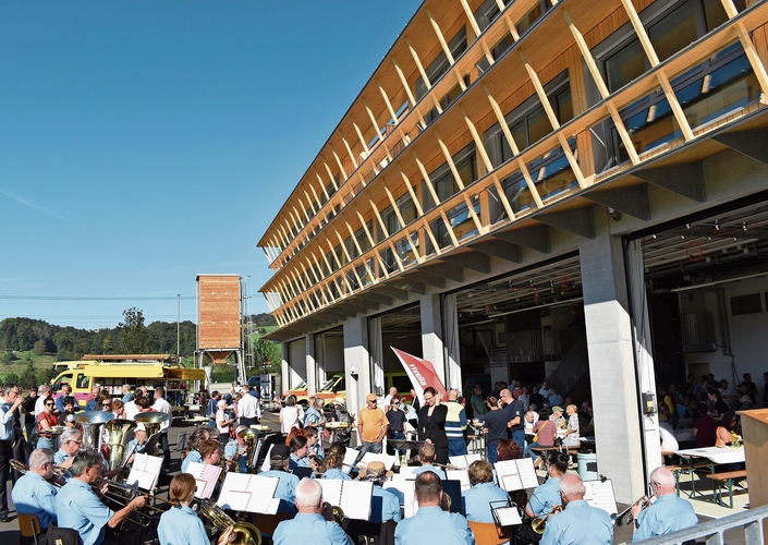 Festeröffnung mit dem Musikverein Bonstetten.