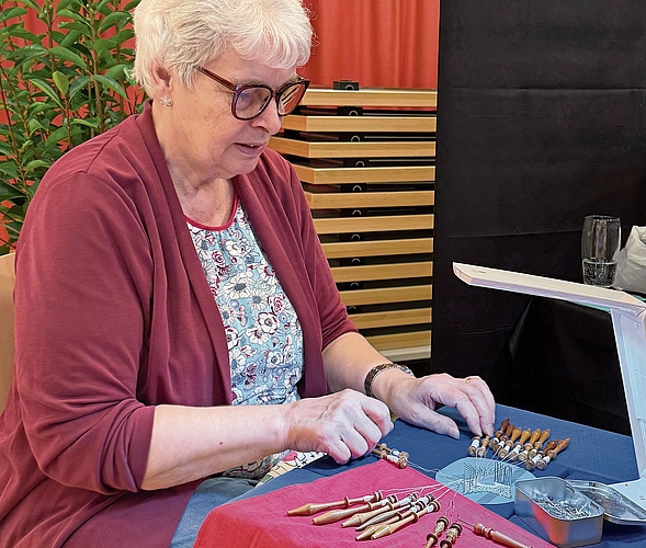Klöppeln mit Brigitte Zehnder.