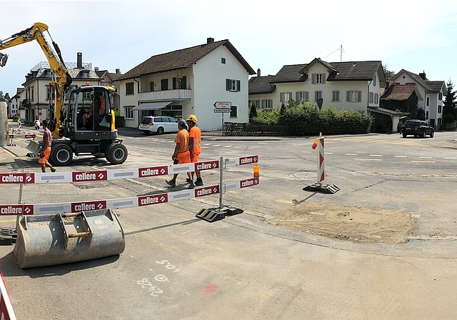 Besonders intensiv wird aktuell in Hausen gebaut. Blick vom «Löwen» in Richtung Zuger- (links) und Rifferswilerstrasse. <em>(Bild Thomas Stöckli)</em>