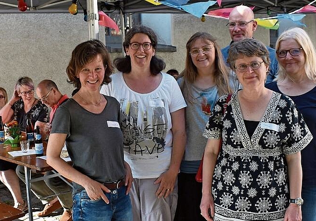 Die Mitglieder der Kirchenkommission Hausen haben das Fest organisiert. Von links: Claudia Huber, Sonja Kilchmann, Alexandra Eberle Walder, Jürgen Kugler, Pfrn. Irene Girardet und Esther Zinniker. (Bild Marianne Voss)