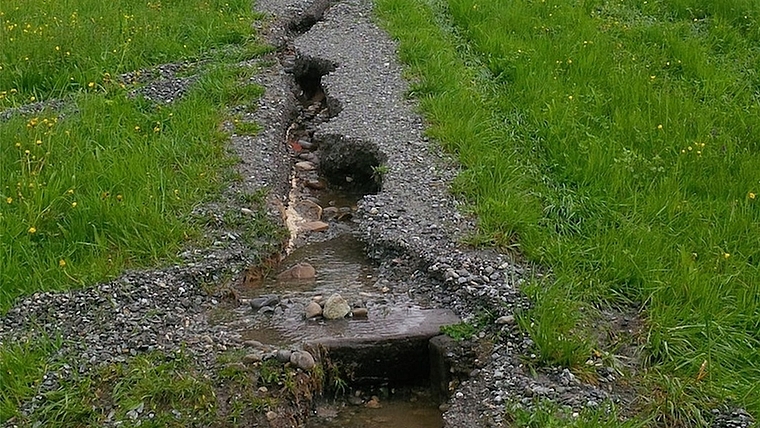 Mai 2015 in Stallikon: durch Hochwasser beschädigtes Kulturland. (Archivbild)