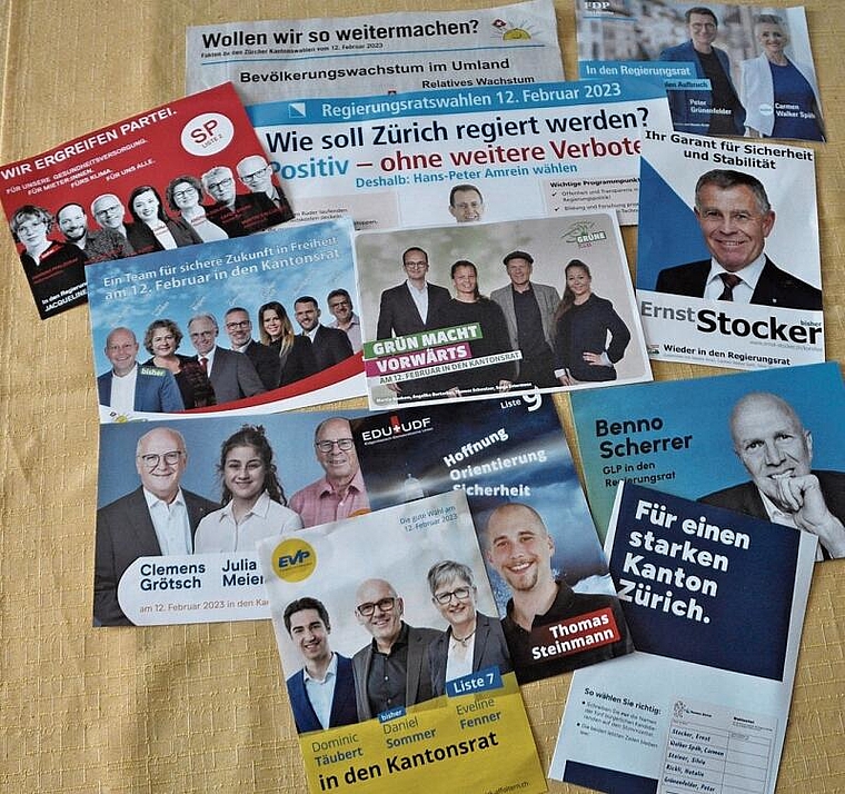 Vom Briefkasten auf den Stubentisch: Das Wahlangebot der Parteien trifft derzeit auch in Papierform ein. (Bild -ter.)