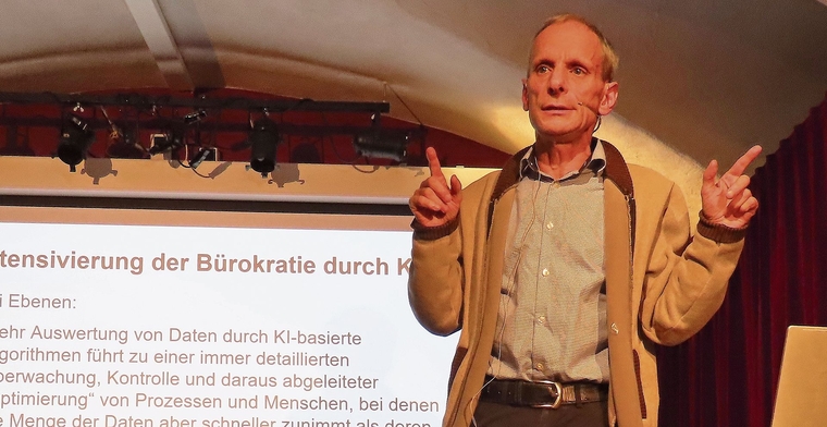 Professor Mathias Binswanger fesselte das Publikum in Affoltern mit seinem Vortrag. (Bild Marcus Weiss)