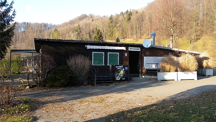 Das alte Betriebsgebäude mit Restaurant am Türlersee ist in die Jahre gekommen. <em>(Bild Marianne Voss)</em>