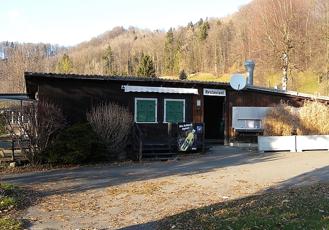 Das alte Betriebsgebäude mit Restaurant am Türlersee ist in die Jahre gekommen. <em>(Bild Marianne Voss)</em>