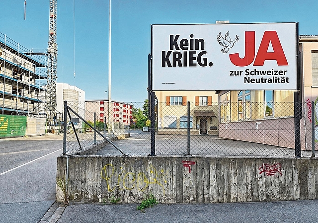 Ungleiches Abstimmungsbudget? Schweizweit, so auch im Knonauer Amt, finden sich viele Plakate, die für eine Annahme der Neutralitätsinitiative werben, wie dieses hier in Affoltern. Solche für die Ernährungsinitiative sind eher selten zu sehen, we