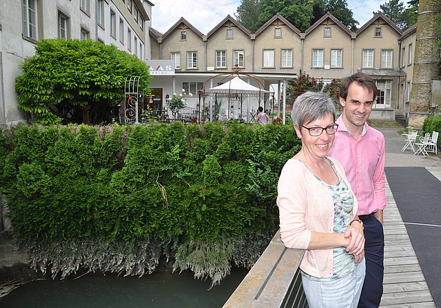 Stehen mit der Strassensanierung und der Umfahrung vor grossen Herausforderungen: Helene Furrer, Geschäftsführerin Haas-Shopping, und Damian Isler, CEO der Créasphère AG, zu der Haas-Shopping gehört. (Bild Werner Schneiter)