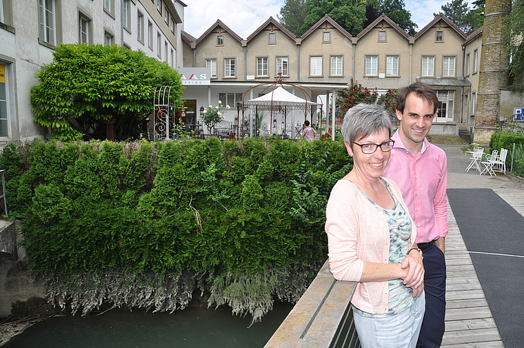 Stehen mit der Strassensanierung und der Umfahrung vor grossen Herausforderungen: Helene Furrer, Geschäftsführerin Haas-Shopping, und Damian Isler, CEO der Créasphère AG, zu der Haas-Shopping gehört. (Bild Werner Schneiter)