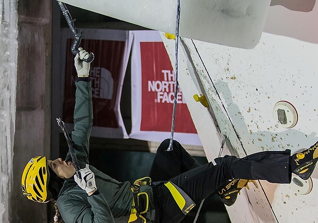 Petra Klingler (Bonstetten) siegt am Swiss Ice Climbing Cup in Saas Fee und verteidigt damit ihren Schweizer Meistertitel souverän. (Bild Peter Huser, RZZ)