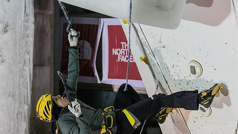 Petra Klingler (Bonstetten) siegt am Swiss Ice Climbing Cup in Saas Fee und verteidigt damit ihren Schweizer Meistertitel souverän. (Bild Peter Huser, RZZ)