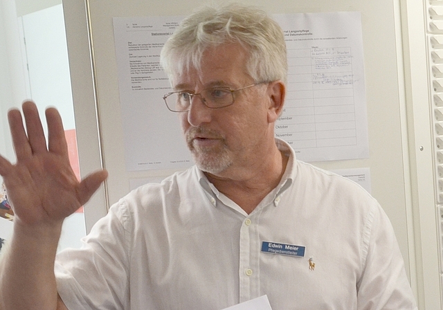 Pflegedienstleiter Edwin Meier führte durchs Haus.