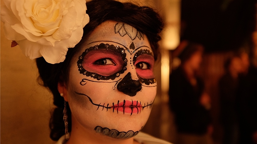 Einige Masken waren extrem aufwändig geschminkt – und schaurig schön.
