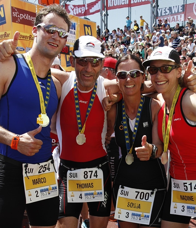 Gemeinsam erfolgreich am Ironman 70.3 in St. Pölten: Marco, Thomas, Sonja und Nadine Baumgartner (v.l.n.r.) in St. Pölten im Ziel. (Bild FinisherPix)
