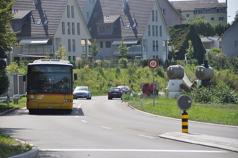 Entlang der Stationsstrasse, zwischen Isenbach- und Dorfstrasse, entsteht eine neue Gehwegverbindung. (Bild -ter.)
