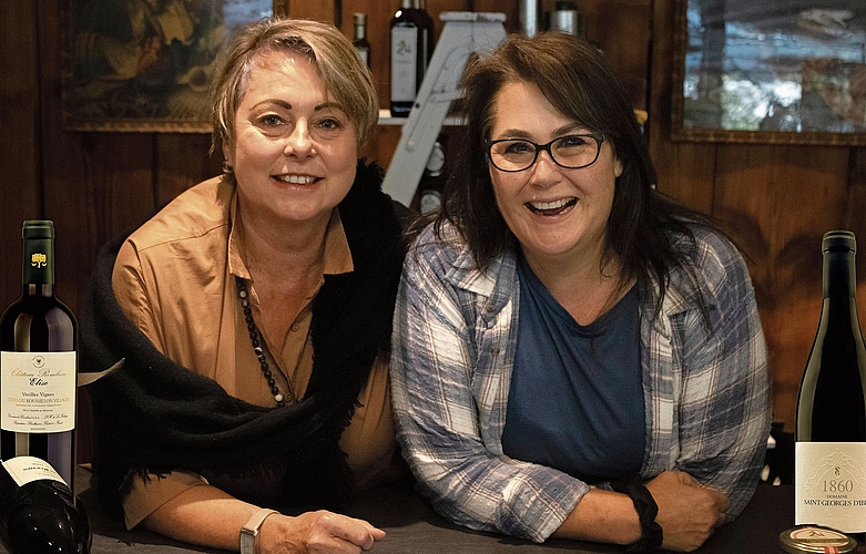 Sylviane und Renata Ney schreiben mit der Weinhandlung Gil Vins Trouvailles de France das nächste Kapitel einer Familienleidenschaft. (Bild Deviprasad Rao) Sylviane und Renata Ney schreiben mit der Weinhandlung Gil Vins Trouvailles de France das nächste Kapitel einer Familienleidenschaft. (Bild Deviprasad Rao)