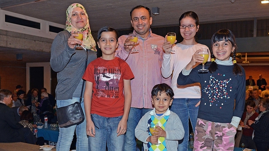 Eine Familie mit Migrationshintergrund sucht den Kontakt zur Bevölkerung.(Bilder Hansruedi Huber) Eine Familie mit Migrationshintergrund sucht den Kontakt zur Bevölkerung.(Bilder Hansruedi Huber)