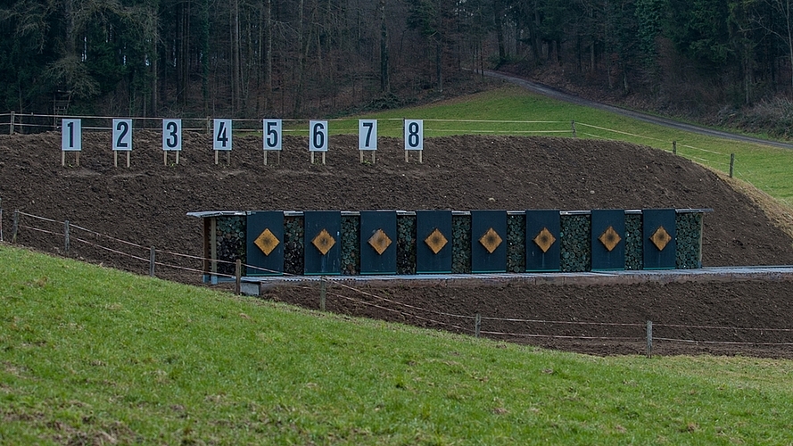 Rund 4,5 Tonnen Blei und andere Schwermetalle wurden aus dem frisch sanierten Kugelfang in derObfelder Innerallmend entfernt. (Bilder Salomon Schneider) Rund 4,5 Tonnen Blei und andere Schwermetalle wurden aus dem frisch sanierten Kugelfang in derObfelder Innerallmend entfernt. (Bilder Salomon Schneider)