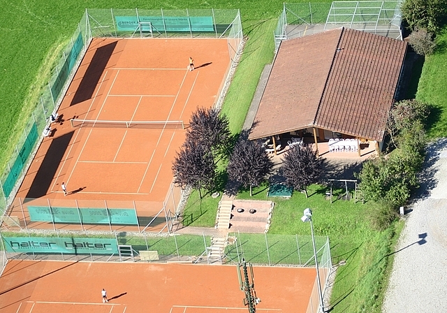 Die Stalliker Tennisanlage von oben. (Bild zvg.)