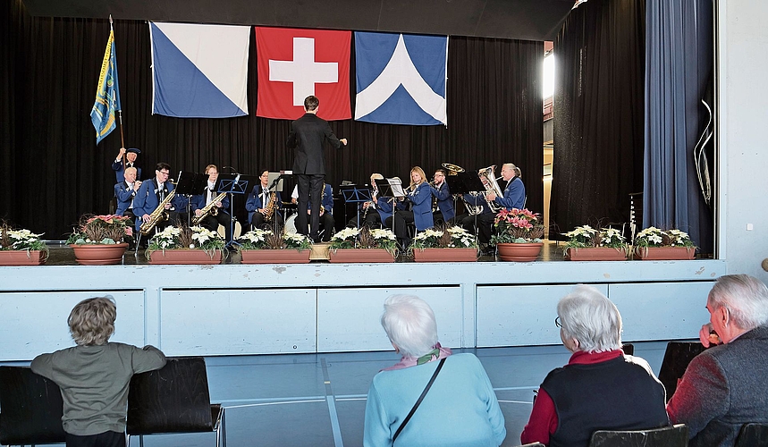 Jung und Alt genossen die musikalische Unterhaltung der Musikgesellschaft Stallikon. (Bilder Claudia Eugster)