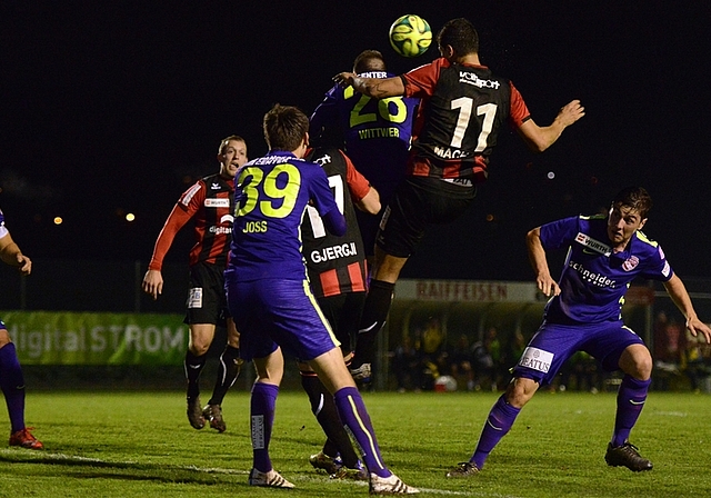 Die Spieler des FCWB konnten etliche der Kopfballduelle gegen den FC Thun gewinnen. (Bilder Martin Platter)
