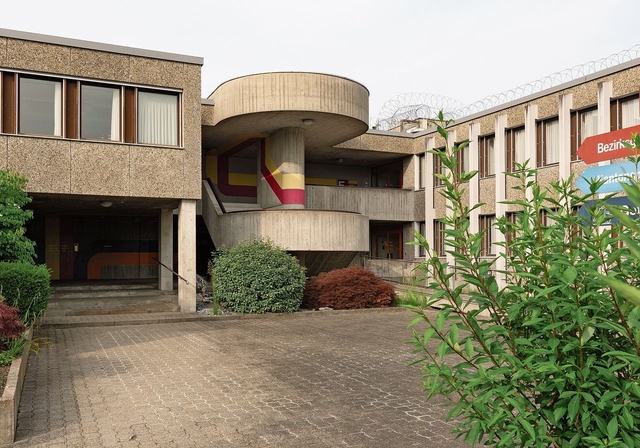 Am Bezirksgericht Affoltern blieb der Stuhl des Beschuldigten am Mittwoch zum zweiten Mal leer. (Bild Raphaël Dupain)