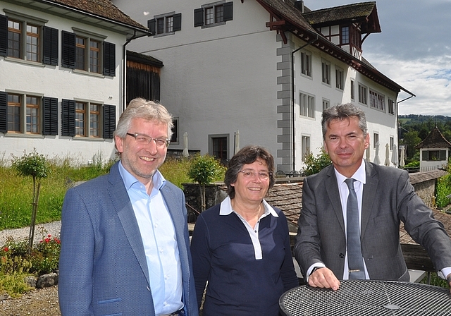 Freuen sich über das rege genutzte Angebot des Klosters Kappel: Markus Sahli, theologischer Leiter (links), Elisabeth Wyss, Bildungsverantwortliche, und Jürgen Barth, Geschäftsführer. (Bild Werner Schneiter)
