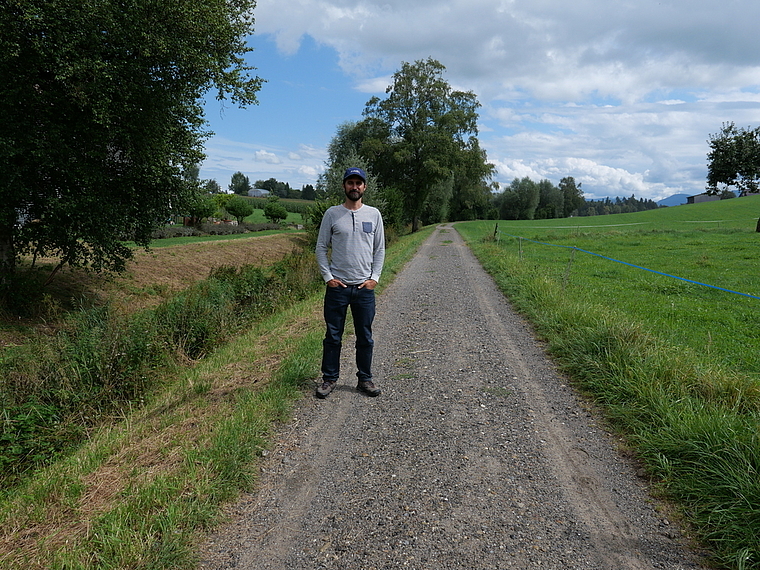 Marc Autenrieth, Projektleiter beim Awel, nahe Rifferswil am Jonenbach. (Bild Angela Bernetta)