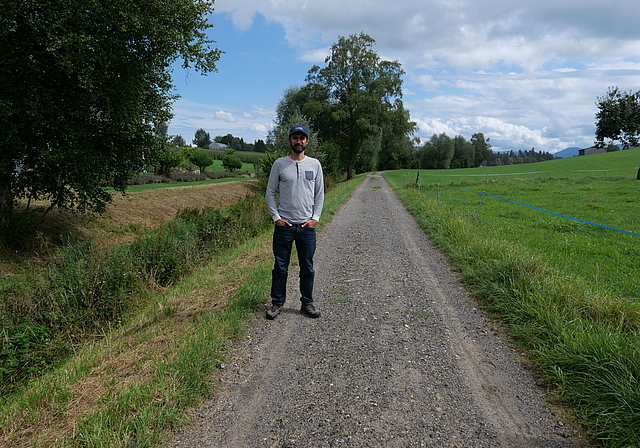 Marc Autenrieth, Projektleiter beim Awel, nahe Rifferswil am Jonenbach. (Bild Angela Bernetta)