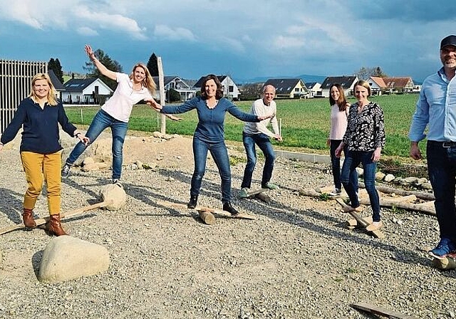 Der Verein ElternMitWirkung, das sind (von links) Daniela Suter, Gina Schega, Nadja Bänziger, Sven Moosberger, Vroni Wildhaber, Petra Breu und Johannes Troppmann. (Bild zvg.)