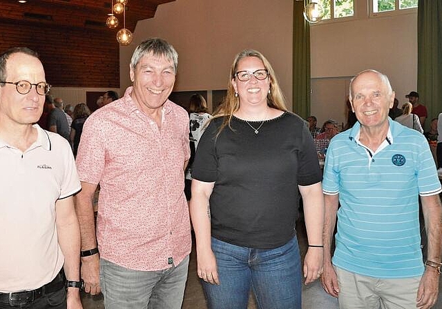 Nach der Generalversammlung und vor dem Nachtessen im Gemeindesaal: GOO-Vorstandsmitglieder Christoph Britschgi, Finanzen, Hansruedi Good, Präsident, Nadine Schor, Aktuarin, und Edy Diethelm, technischer Leiter. (Bild Werner Schneiter)