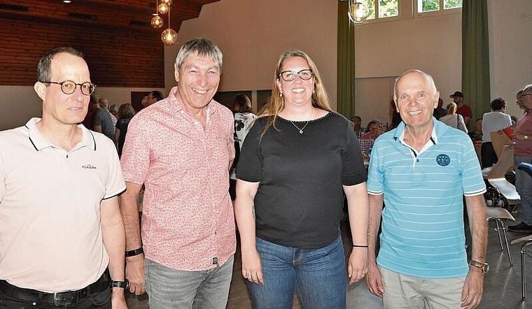 Nach der Generalversammlung und vor dem Nachtessen im Gemeindesaal: GOO-Vorstandsmitglieder Christoph Britschgi, Finanzen, Hansruedi Good, Präsident, Nadine Schor, Aktuarin, und Edy Diethelm, technischer Leiter. (Bild Werner Schneiter)