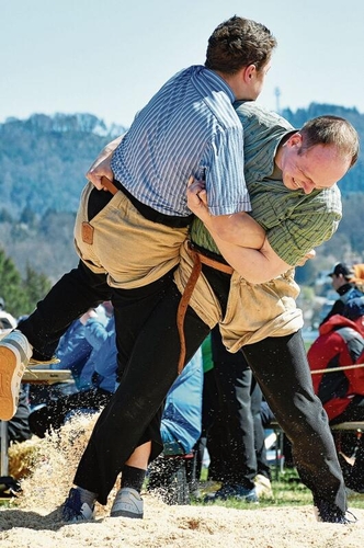 Damian Furrer (rechts) im 4. Gang gegen This Stocker. (Bild Nico Vollenweider)
