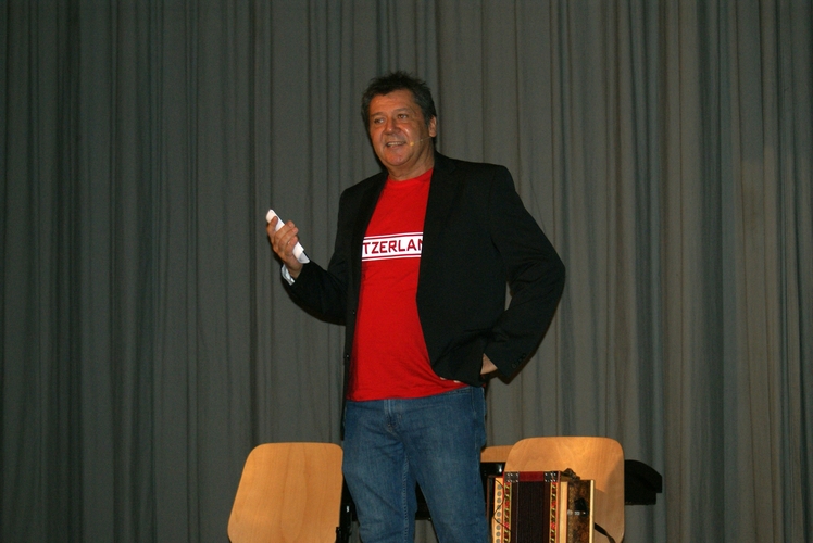 Gemeinderat Armin Vollenweider am Beginn seines Vortrags (Foto Marcus Weiss) 