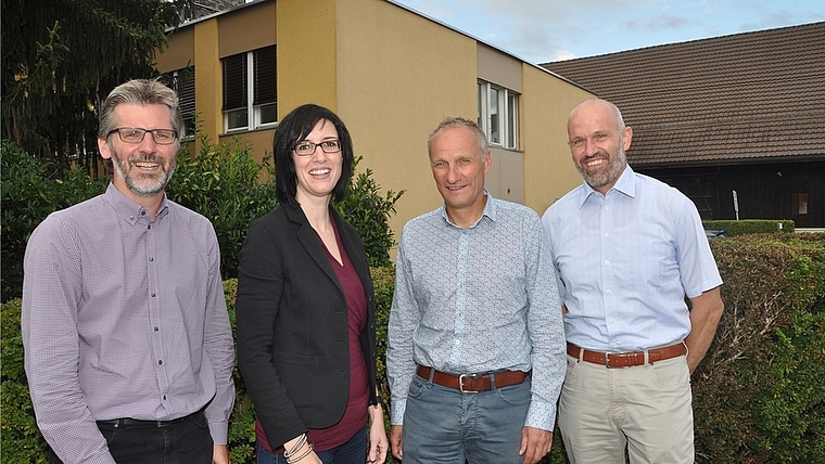 Nach der Vertragsunterzeichnung am Sitz der Dileca in Affoltern, von links: Obrist-Geschäftsführer Thomas Meier, Inhaberin Sabine Bärlocher, Dileca-Geschäftsführer Franz Liebhart und Dileca-Präsident Andreas Binder. (Bild Werner Schneiter)