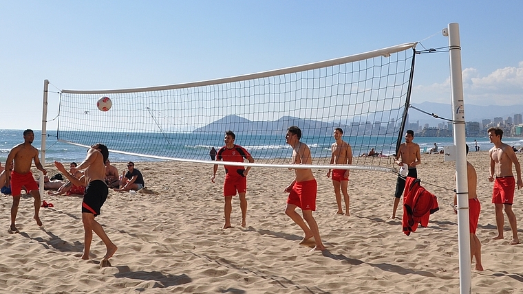 Neben den intensiven Trainings wird WB wie letztes Jahr auch Zeit für «Fussvolleyball»-Plausch finden. (Bild Kaspar Köchli)