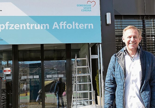 Stefan Gyseler, VR-Präsident des Spitals Affoltern, vor dem Ämtler Impfzentrum: «Ich glaube immer noch, dass bis Mitte Jahr alle geimpft sind, die das möchten, und in der zweiten Jahreshälfte der wirtschaftliche Aufschwung kommt. 