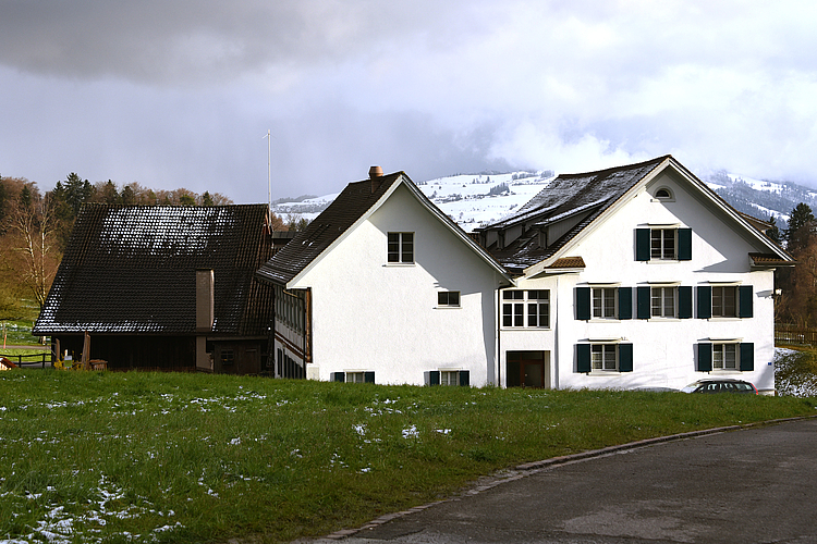 Von rechts nach links befanden sich hier die Sägerei und die obere Mühle sowie die 1541 erstmals erwähnte Ziegelei. Peter Simler gab der Wiederherstellung und dem Ausbau der gewerblichen Anlagen nach der Zerstörung im Anschluss an die Schlacht bei Kappel erste Priorität. (Bild Bernhard Schneider)