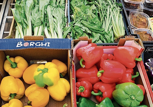 Frische Lebensmittel wie Gemüse und Früchte werden besonders häufig weggeworfen – oft, obwohl sie noch geniessbar wären. (Bild Angela Bernetta)