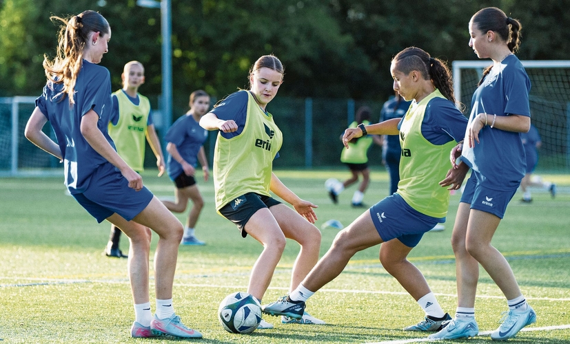 C-Juniorinnen des FC Affoltern beim Training (von links): Noemi, Freia, Maria und Aurora. (Bild Nico Ilic)